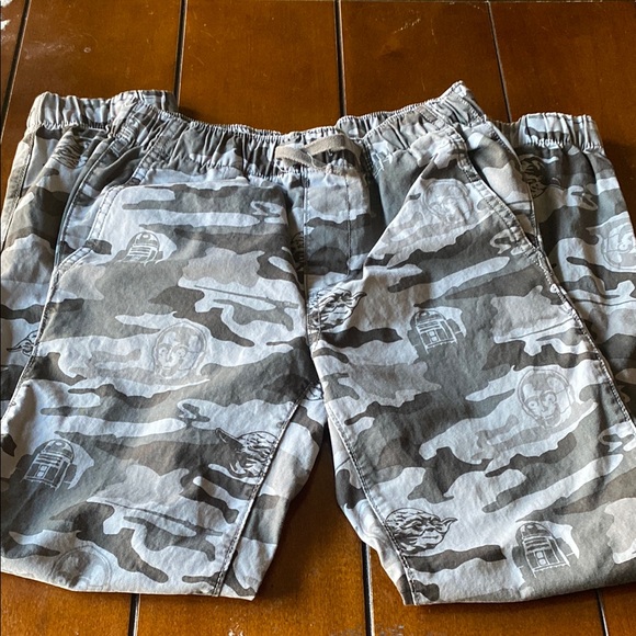 GAP Star Wars XL approximately 34 inches long. Nice condition. Has two pockets. - Picture 1 of 10